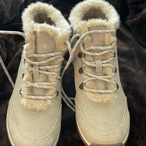 Women's Beige Fur-Lined Sneakers
